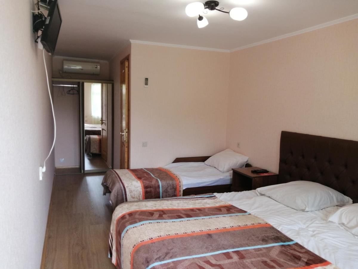 Мини-Отель На Агрба 22А Pizunda Exterior foto